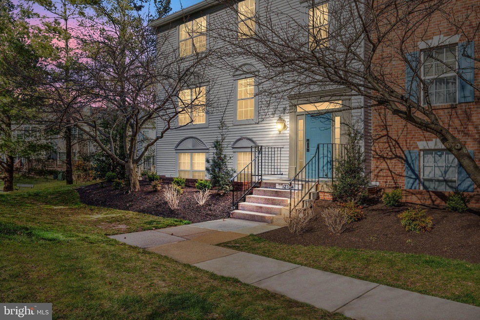 12104 Greenway Ct unit 201, Fairfax, VA 22033 - photo 1