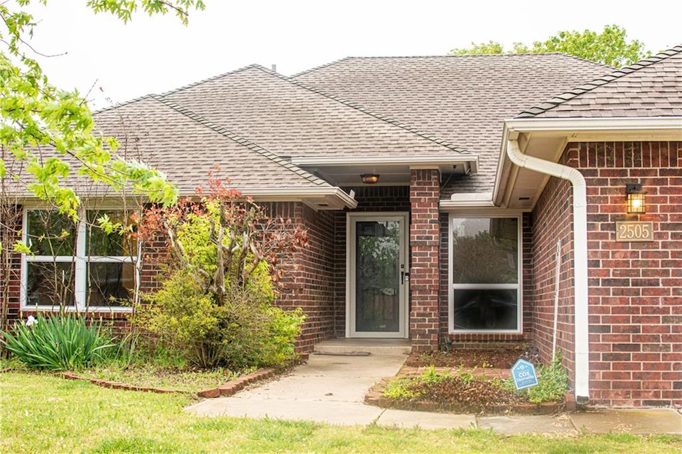 2505 E Hills Dr, Moore, OK 73160 - photo 1