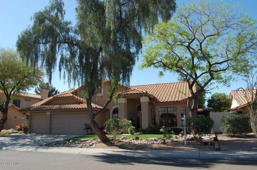 Approaching 809 W. Calypso Dr.