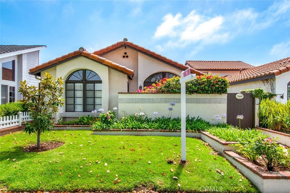 Great curb appeal in a great location!