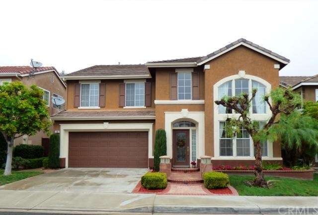 Welcome home to 19 Northern Pine Loop!