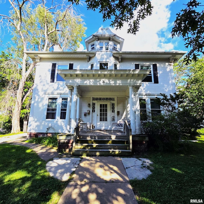 11 Oak Ln, Davenport, IA 52803 - photo 1