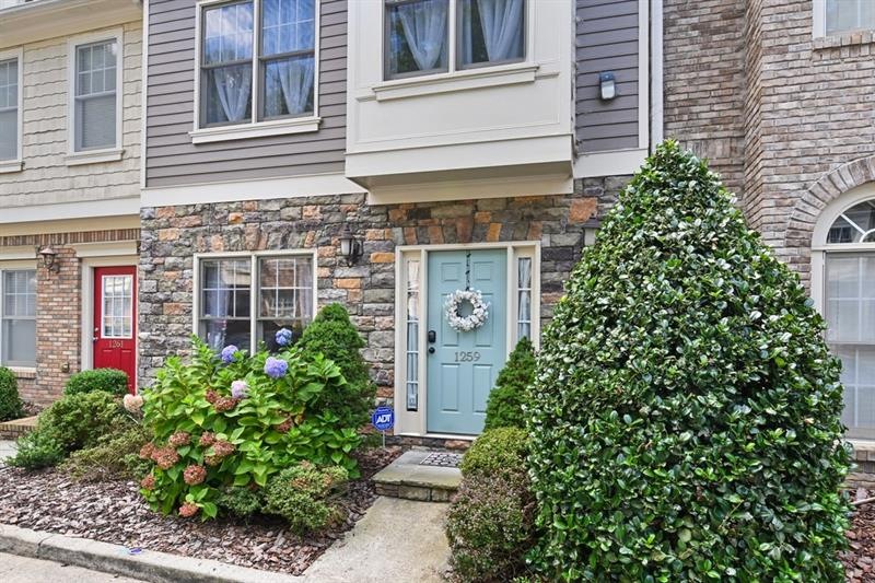 Welcome Home to this charming 2 bedroom 2.5 Bath T