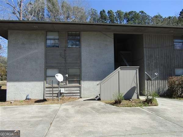 For Rent $1,300/month