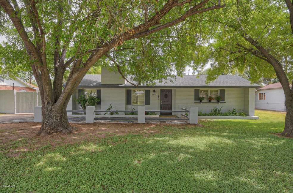 2807 N 21st St Phoenix AZ-large-001-11-M