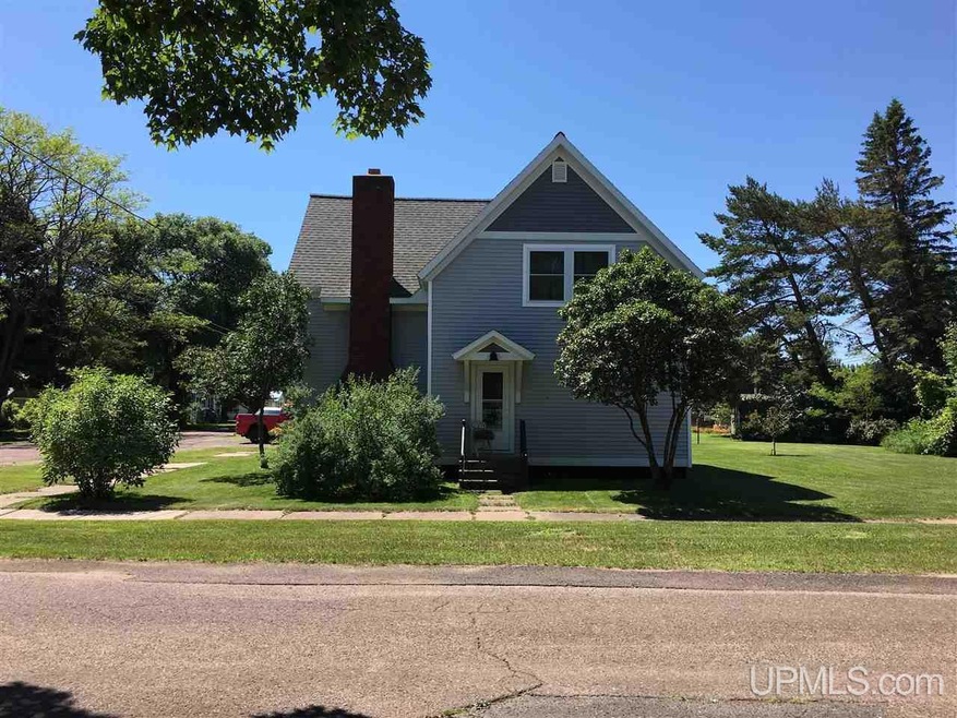 318 Minnesota Ave, Ontonagon, MI 49953 - photo 1