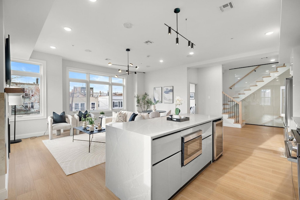 192 Cambridge Ave unit 4, Jersey City, NJ 07307 - photo 1