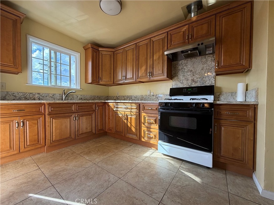 6150 Hazeltine Ave unit 1/2, Van Nuys, CA 91401 - photo 1