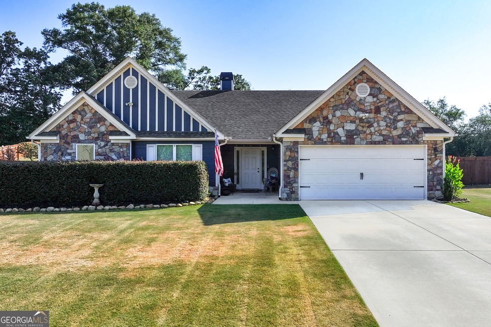 332 Cambridge Farms Dr, Hoschton, GA 30548 - photo 1