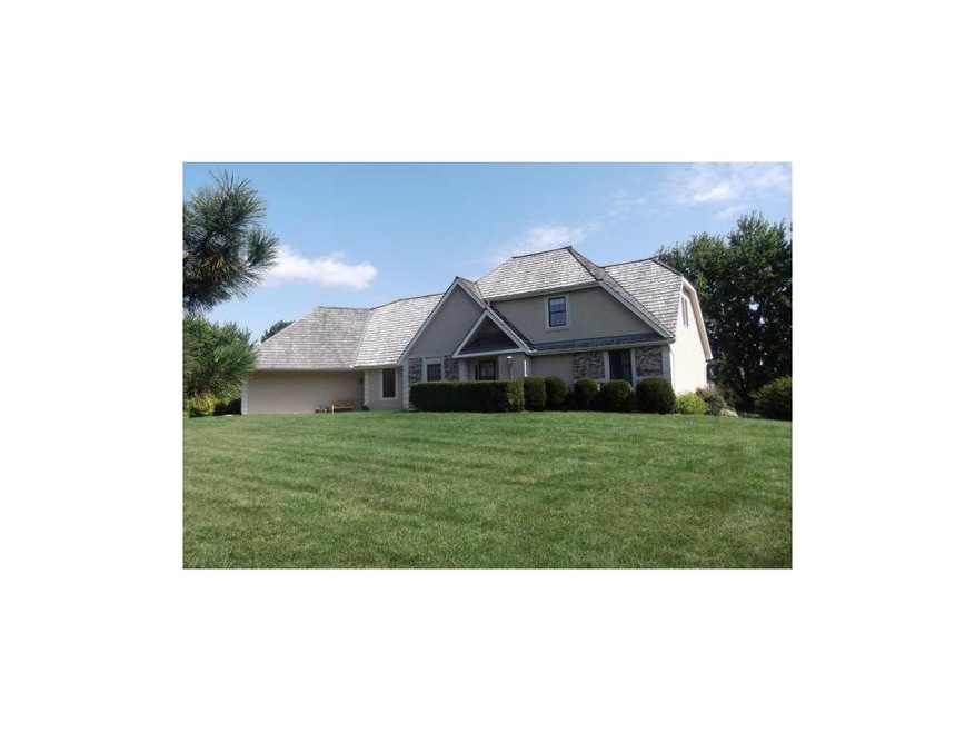 SPACIOUS 1 1/2 STORY HOME SITTING ON 4 ACRES IN PR