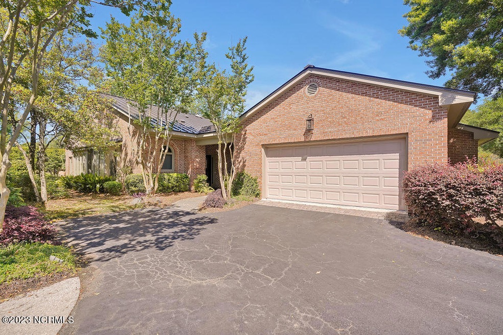 Driveway Entry 1702 Signature Place