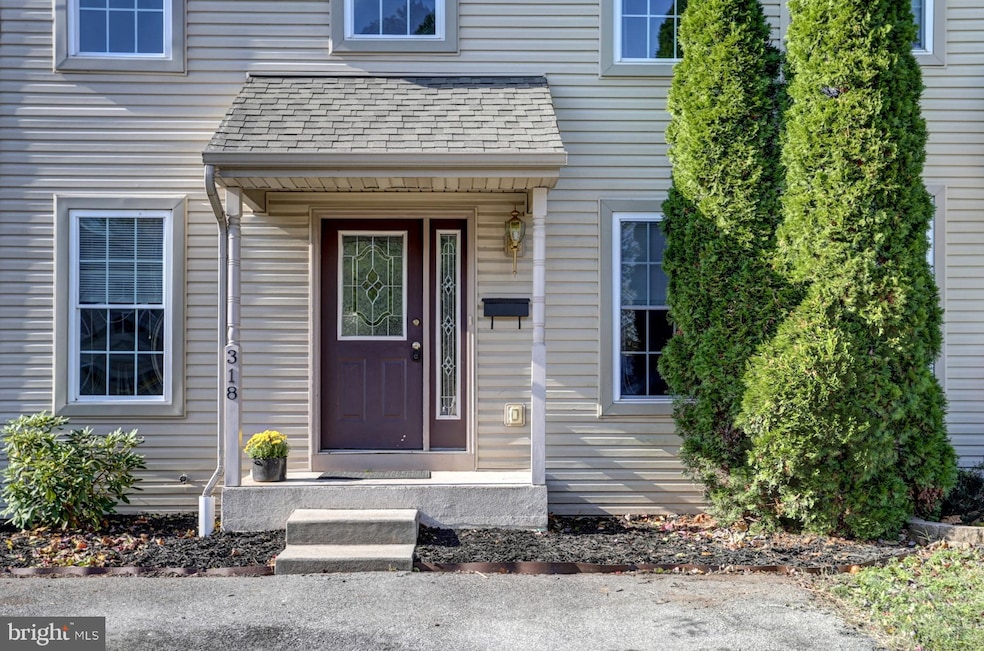 318 Saint Nicholas St, Reading, PA 19607 - photo 1