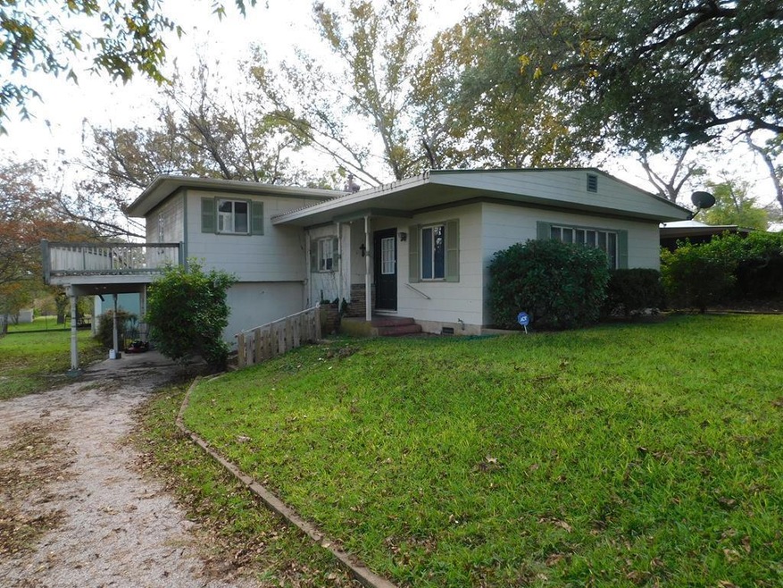 405 Plum St, Fredericksburg, TX 78624 - photo 1