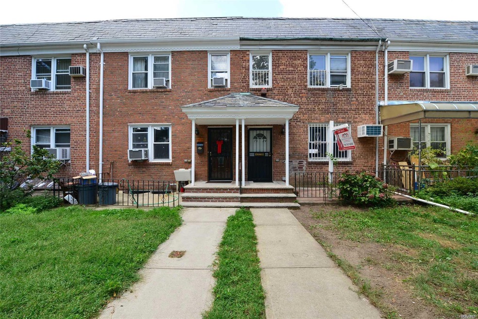 7524 168th St, Fresh Meadows, NY 11366 - photo 1