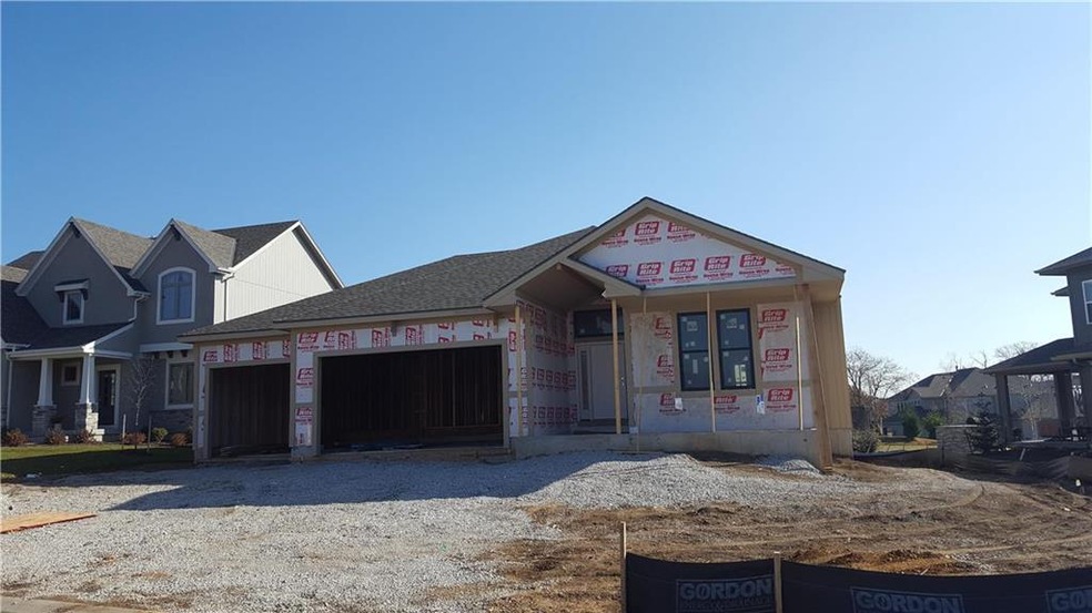 6039 Lakecrest Dr, Shawnee, KS 66218 - photo 1