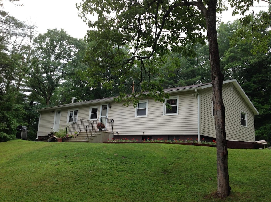 153 Country Rd, Falls, PA 18615 - photo 1