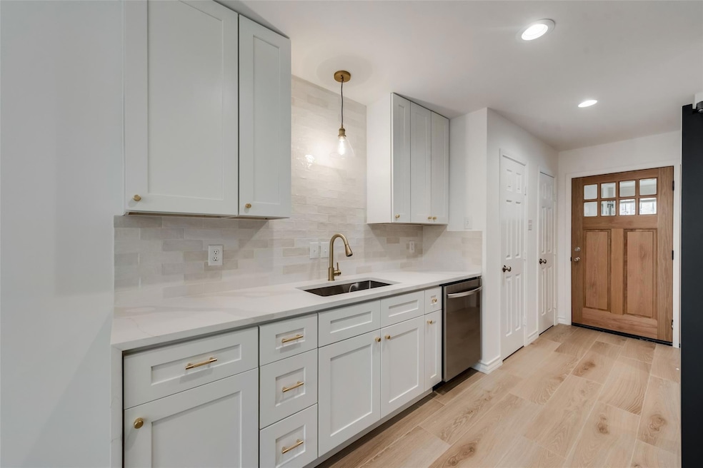 7418 E Northwest Hwy unit 105, Dallas, TX 75231 - photo 1