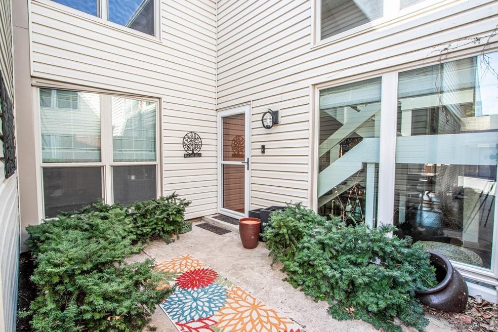 11336 Benttree Cir unit 11336, Oklahoma City, OK 73120 - photo 1