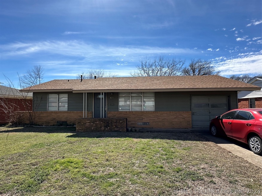 821 Charles Dr, Ada, OK 74820 - photo 1