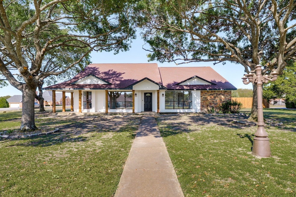 422 Country Ridge Ln, Red Oak, TX 75154 - photo 1