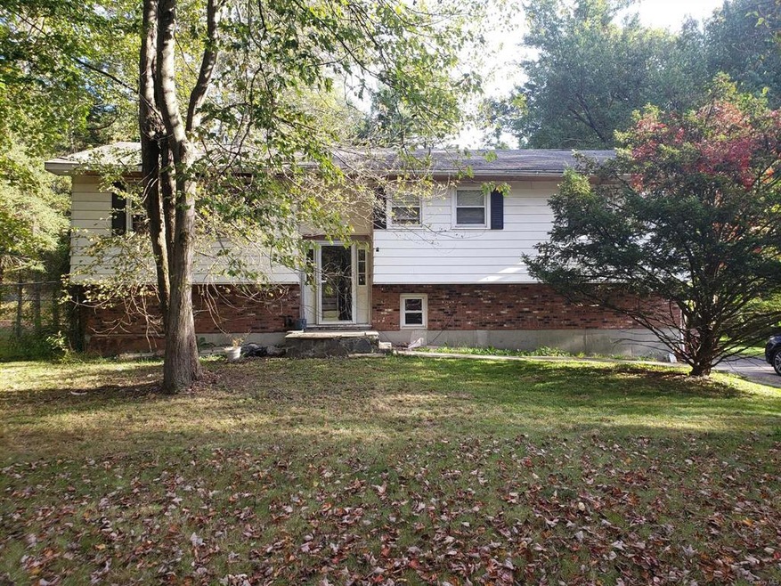 8 Alladin Ct, Wappingers Falls, NY 12590 - photo 1