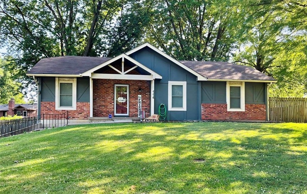 114 Ethel Ln, Lansing, KS 66043 - photo 1