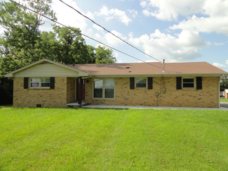 801 Whitthorne St, Shelbyville, TN 37160 - photo 1