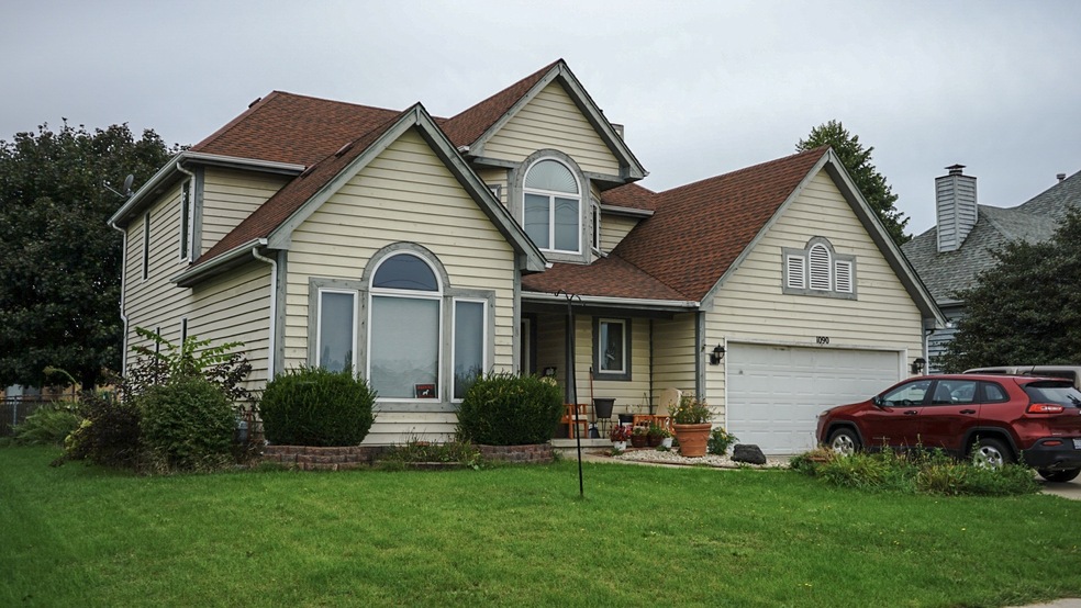 1090 N Edgelawn Dr, Aurora, IL 60506 - photo 1