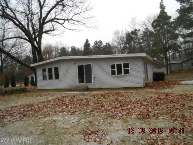 12886 Bernice St, Wayland, MI 49348 - photo 1