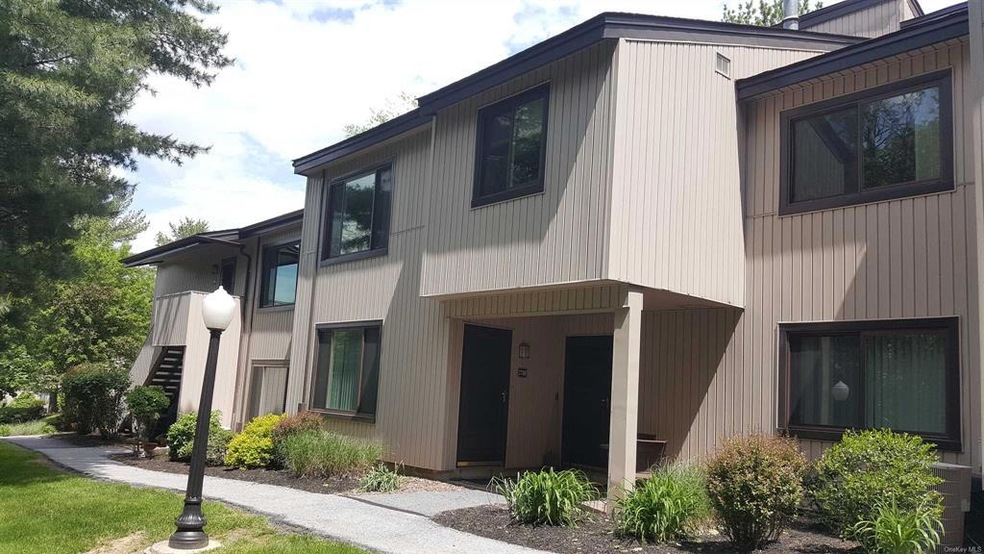 2710 Pine Cone Ct unit 2710, Poughkeepsie, NY 12603 - photo 1