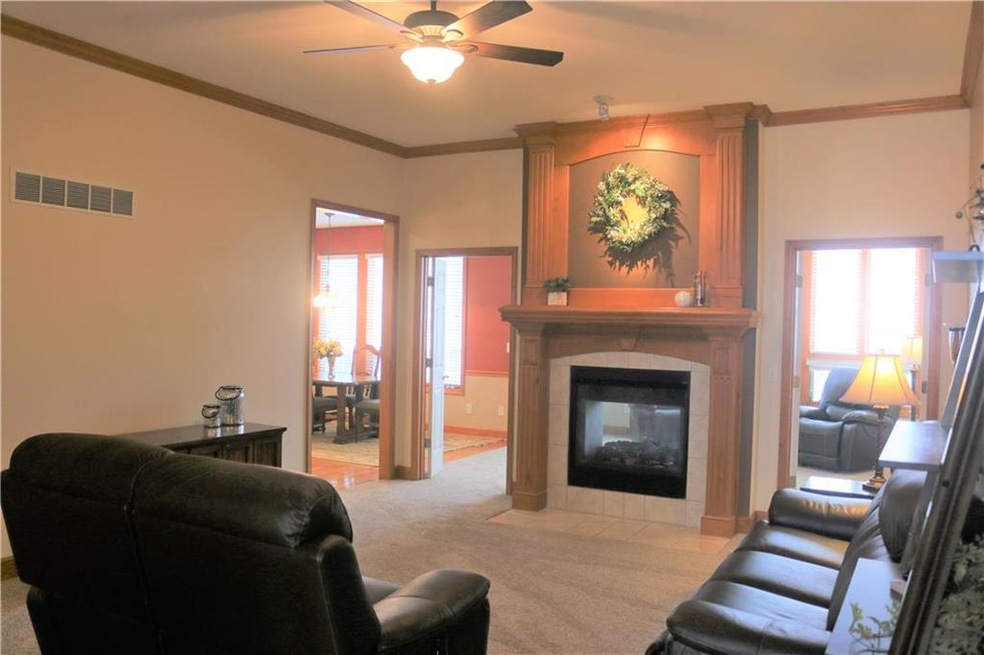 915 Trailway Dr, Raymore, MO 64083 - photo 1