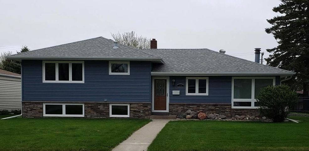 232 14th Ave NE, Jamestown, ND 58401 - photo 1