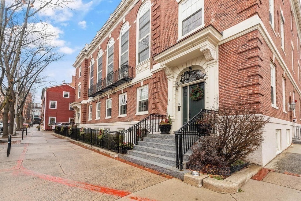 17 Central St unit 4, Salem, MA 01970 - photo 1