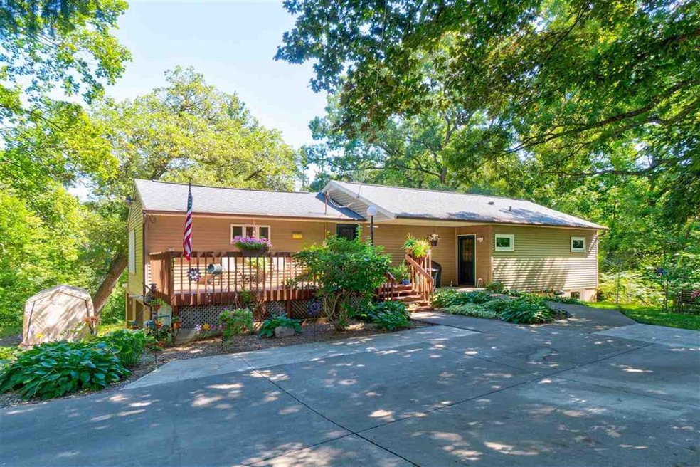 105 Stephens St, Columbus Junction, IA 52738 - photo 1