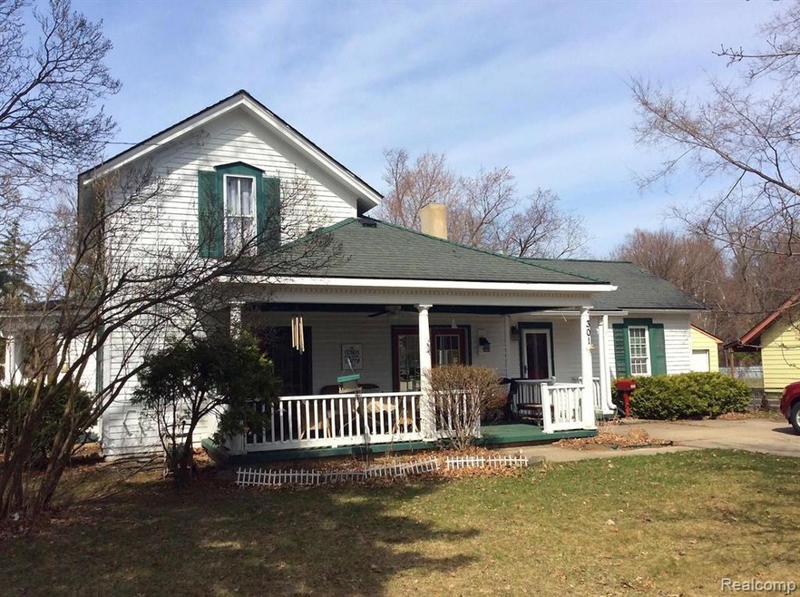 301 Coutant St, Flushing, MI 48433 - photo 1