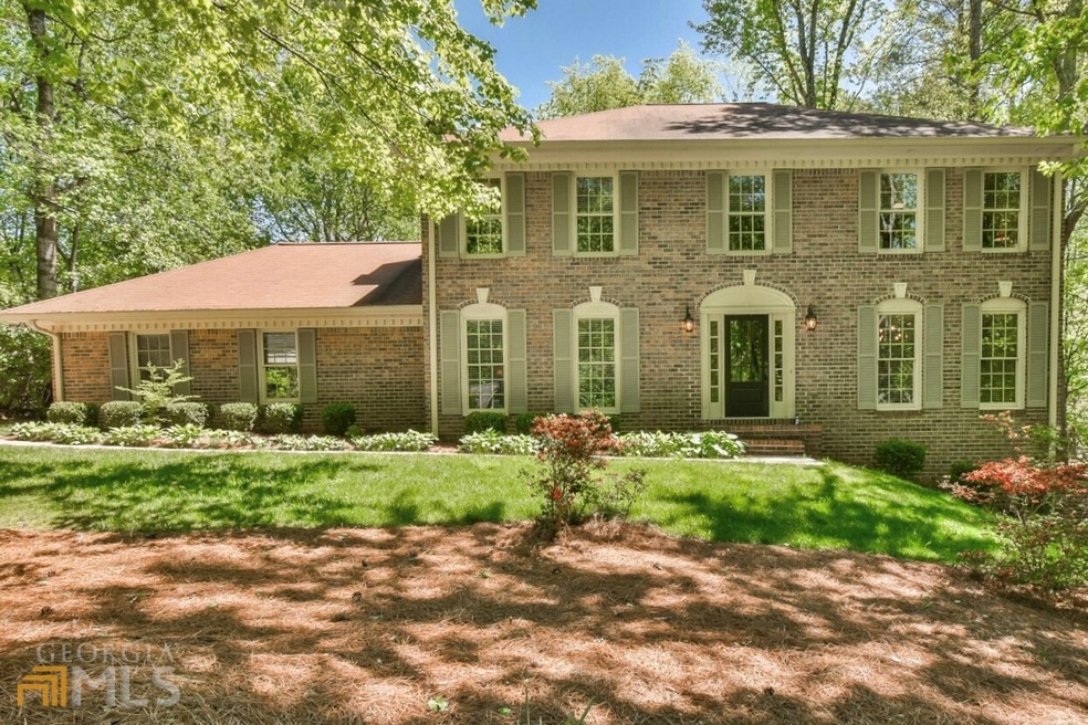 Charming Traditional Home in Chimney Springs!