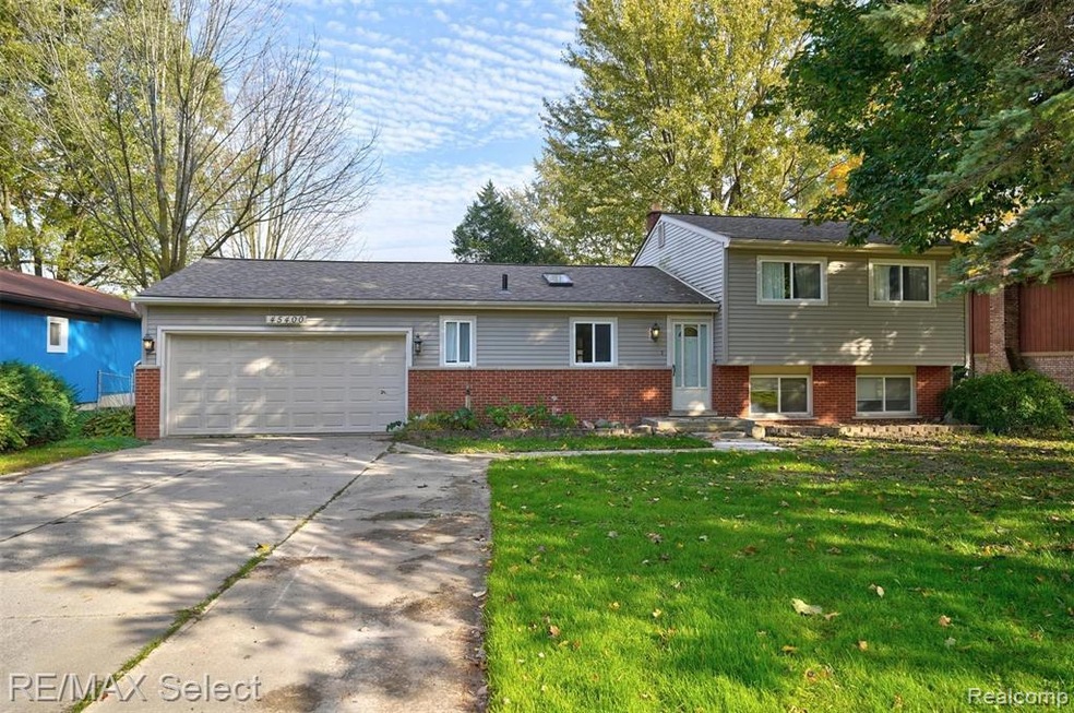 45400 Fairchild Rd 01.jpg