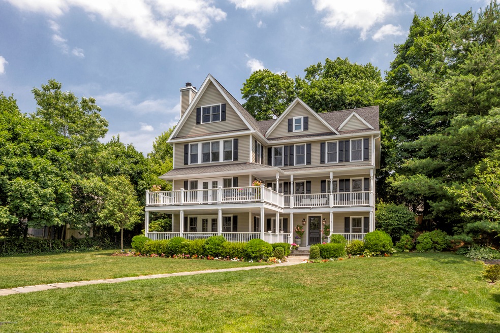 7 Holman Ln, Old Greenwich, CT 06870 - photo 1