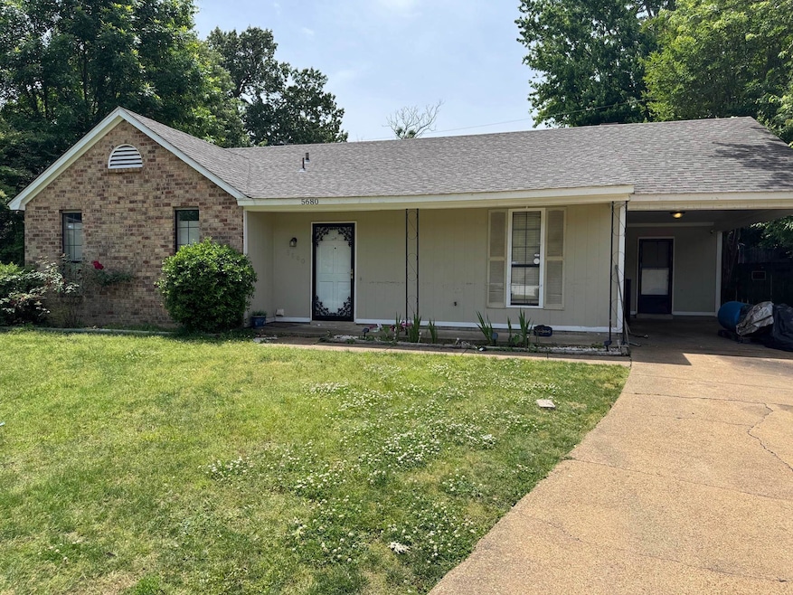 Ranch-style house featuring driveway, an attached 