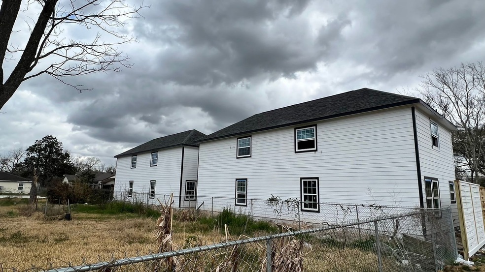 6811 Glass St, Houston, TX 77016 - photo 1