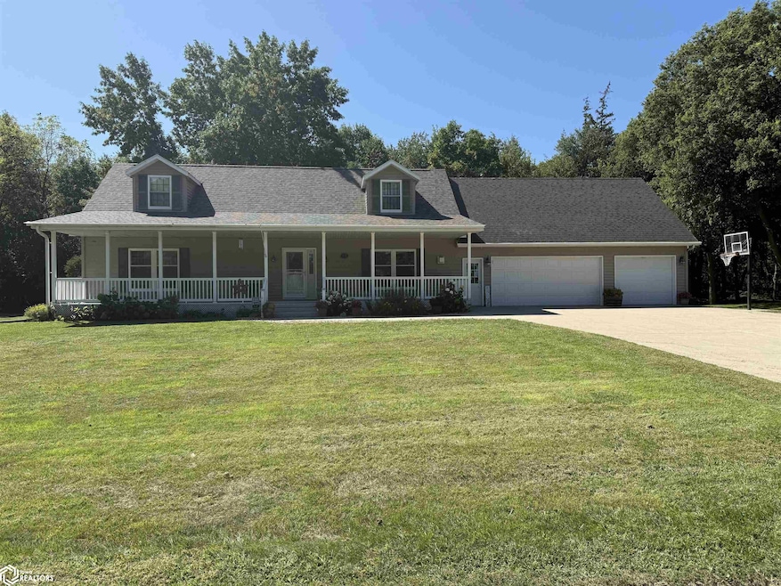 609 S Cedar Ave, Graettinger, IA 51342 - photo 1