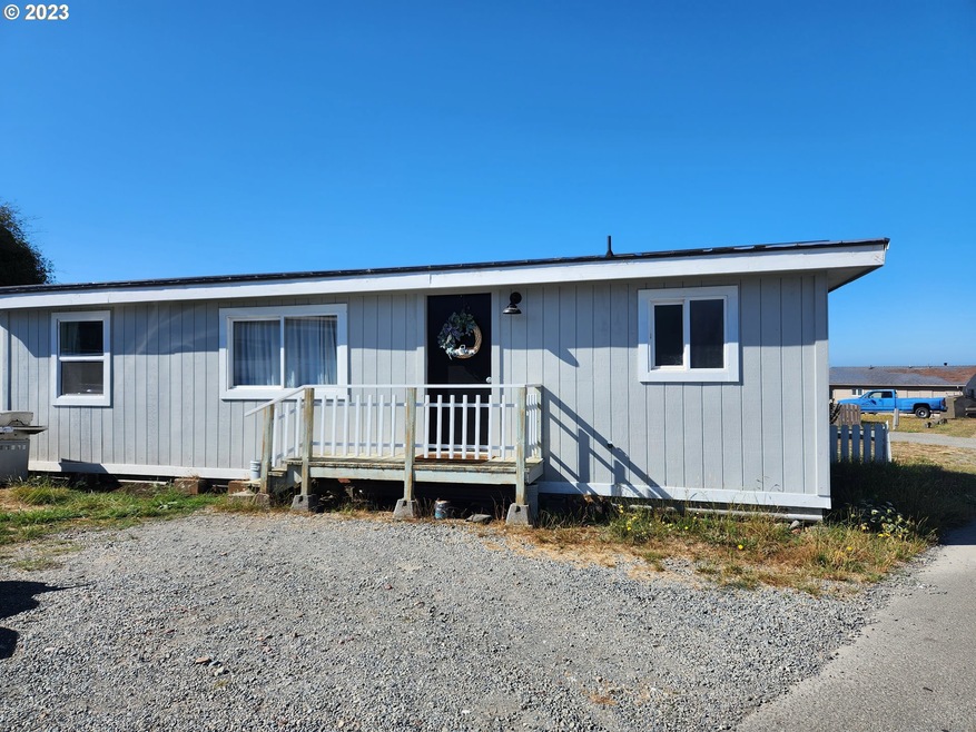 29450 Ellensburg Ave unit 402, Gold Beach, OR 97444 - photo 1