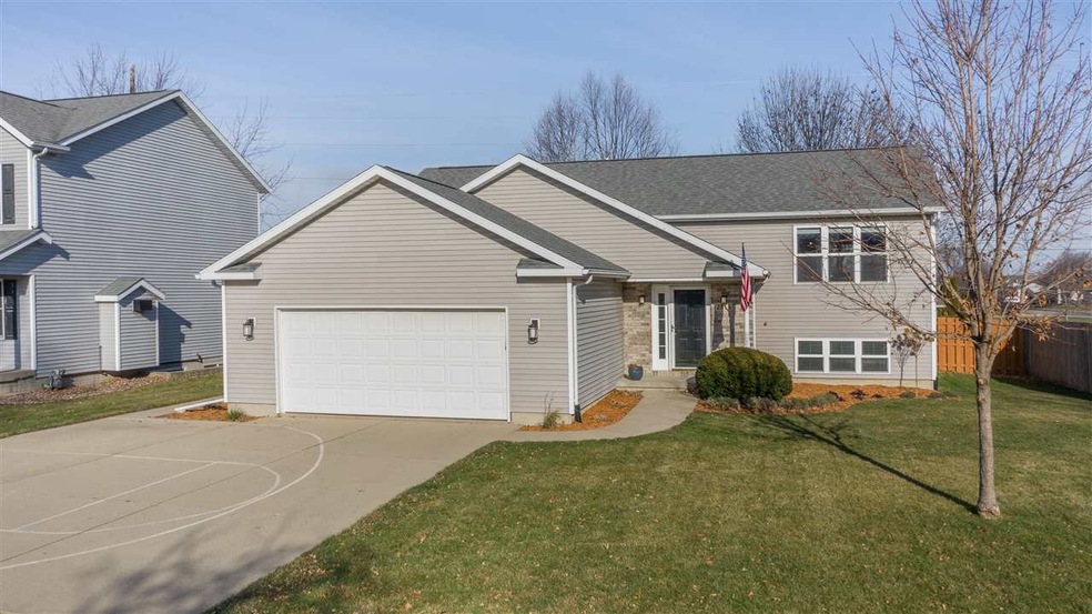 2815 Ryan Dr, Cedar Falls, IA 50613 - photo 1