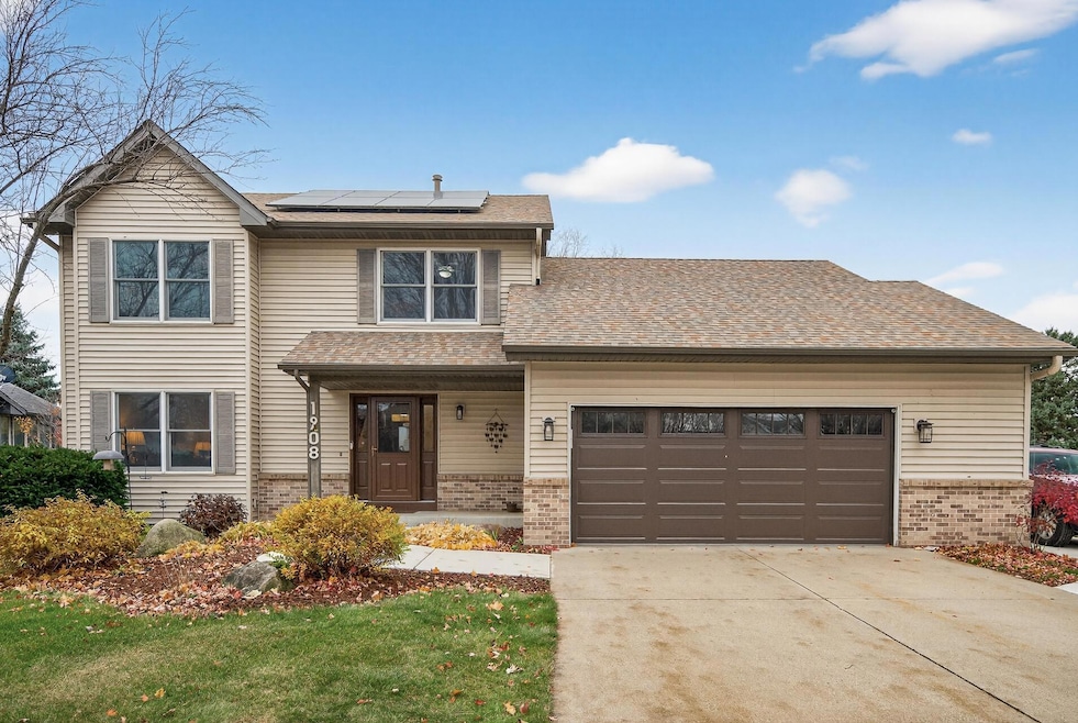 1908 Sibley View Ln, Northfield, MN 55057 - photo 1
