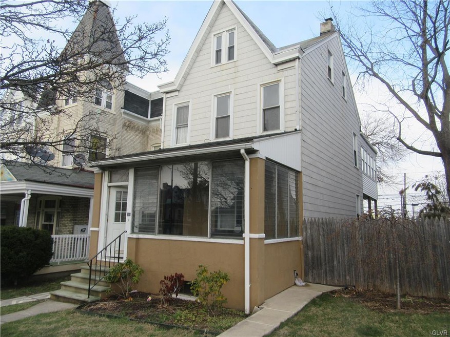 1670 sq ft Detached Home with 3 BR and 2 Full BA