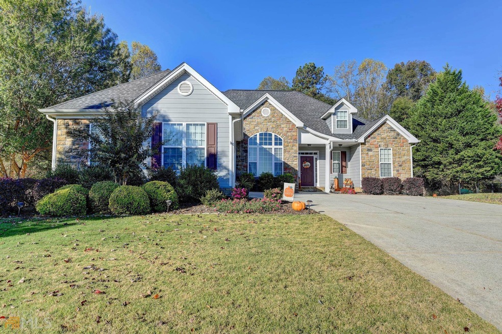 302 Durham Dr, Hoschton, GA 30548 - photo 1