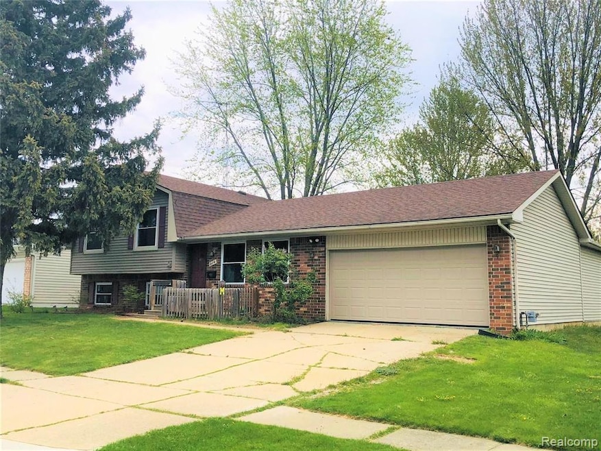 914 Meadow Dr, Davison, MI 48423 - photo 1