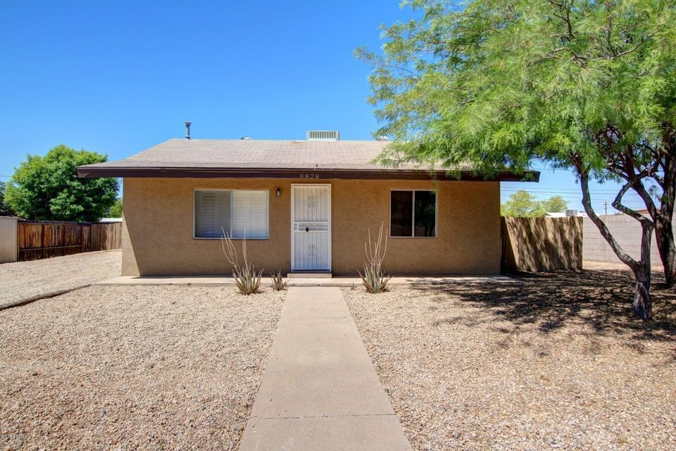 8828 N 6th Place, Phoenix, AZ 85020 - photo 1