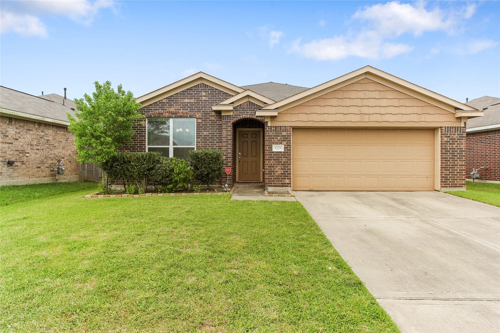 5229 Bailey Ln, Alvin, TX 77511 - photo 1