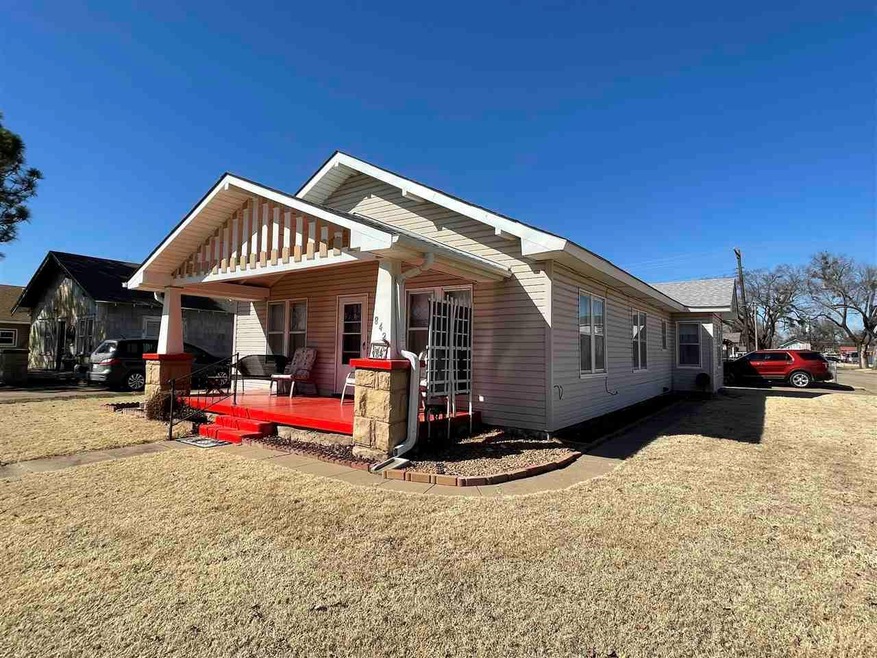 842 E 2nd St, Cushing, OK 74023 - photo 1